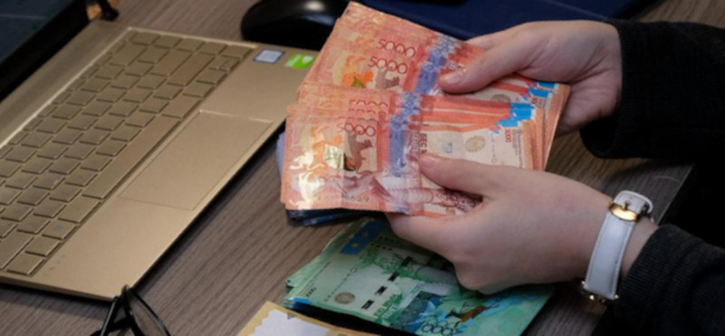 Деньги до зарплаты в Казахстане: определение, преимущества и недостатки
